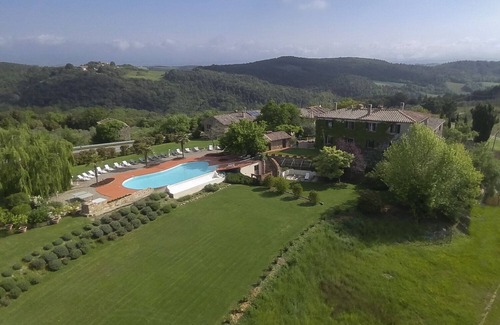 Vescovado Villa | Celebración histórica con una maravillosa piscina cerca de Siena, Toscana, Italia