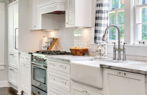Franklin Casa | Historic Holloway Haven 5-bedroom house in DT Franklin w/ fire-pit