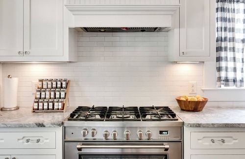 Franklin Casa | Historic Holloway Haven 5-bedroom house in DT Franklin w/ fire-pit