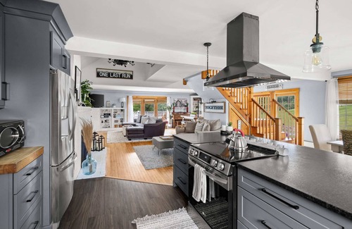 Wilmington Casa | Historic Home, Centrally Located w/ Mtn Views!