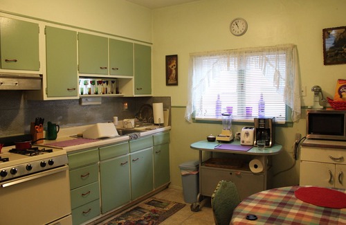Albright Apartamento | Historic home Elmwood Village upper flat