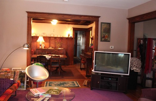 Albright Apartamento | Historic home Elmwood Village upper flat