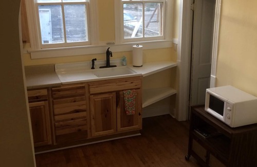 Mandan Casa | Casa histórica recientemente renovada, ideal para alquiler ejecutivo, cazadores, pescadores