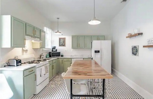 Mobile Casa | Historic Home in Oakleigh, Sleeps 10, Mardi Gras