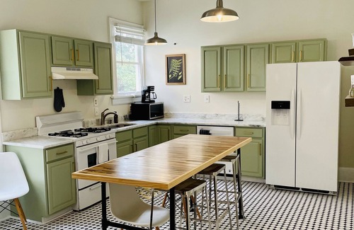 Mobile Casa | Historic Home in Oakleigh, Sleeps 10, Mardi Gras