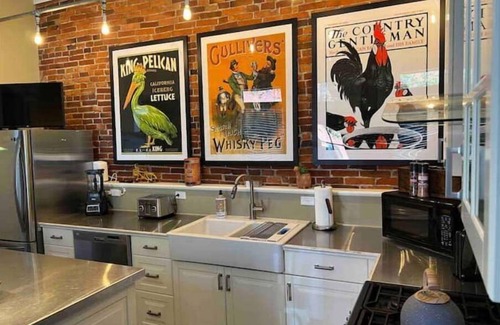 South Side Flats Casa | Historic home in Pittsburgh!