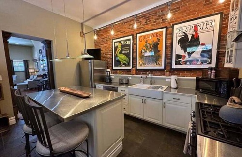 South Side Flats Casa | Historic home in Pittsburgh!