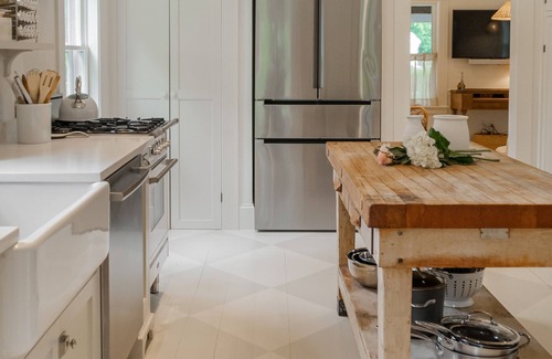Osterville Casa | Historic Home in Prime Osterville Village Location: Three bedrooms, Sleeps 6