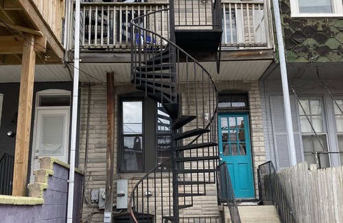 Highlandtown Casa | Historic Home in Safe Neighborhood - Private parking pad included!