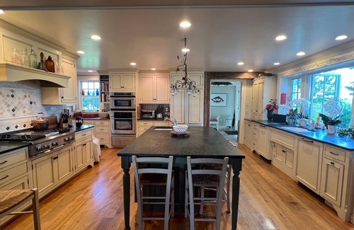 New London Casa | Historic Home In the Heart of New London