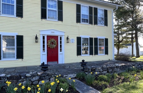 New London Casa | Historic Home In the Heart of New London