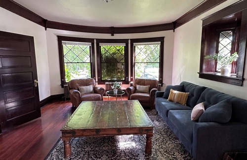 Garden District Casa | Historic home in downtown Coeur d' Alene - 10 minute walk to the lake.