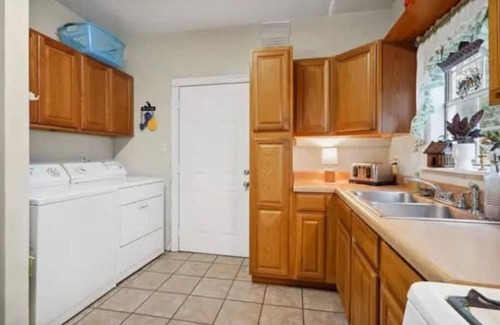 West Riverside Casa | Historic Home, Laurel Street Parade Route 2 blks Magazine st., Safe, Quiet