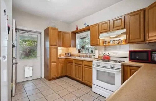 West Riverside Casa | Historic Home, Laurel Street Parade Route 2 blks Magazine st., Safe, Quiet