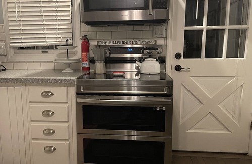 North Babylon Casa | Historic home! Minutes to the beaches, Babylon Village, short train ride to NYC!
