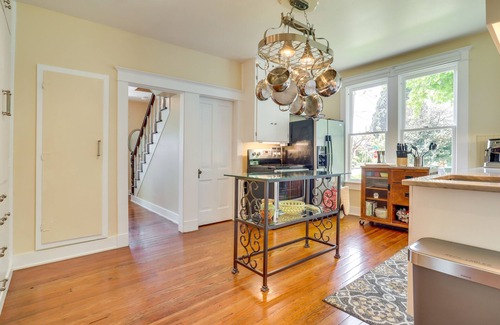 Northeast Neighbors Casa | Histórico 2BR Salem House w / vistas de Mill Creek!