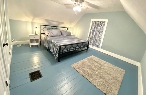 Carlinville Casa | Historic Home near Blackburn and Square - two king beds, washer/dryer, spacious