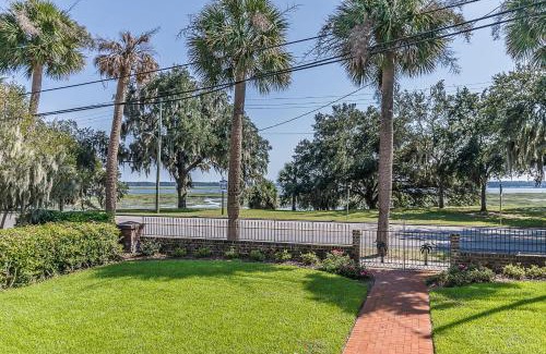 Historic District Casa | Historic Home Overlooking the Beaufort River Located on Bay St - Sleeps 10