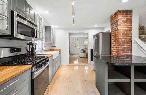 Newburyport Casa | Historic home w/ charming courtyard