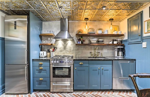 Queen Village Casa | Historic Home w/ Garden: Walk to Center City!