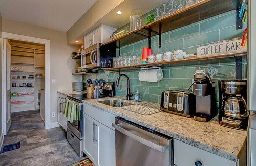 Hamilton Casa | Historic Home w/ Pool & Hot Tub / Walk to Main St!