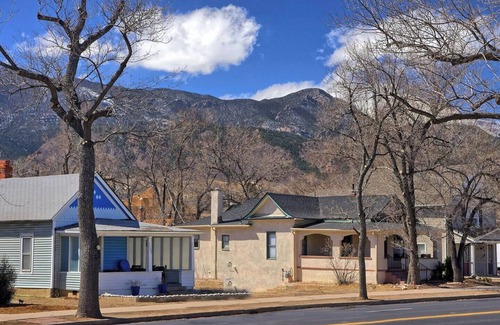 Colorado Springs Casa | Historic Home w/Pikes Peak Views
