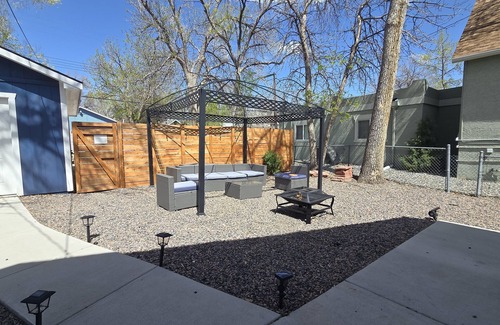 Colorado Springs Casa | Historic Home w/Pikes Peak Views