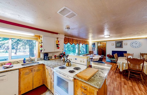 Joseph Casa | Historic home with mountain views & kids play area - great for reunions/retreats