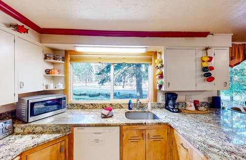 Joseph Casa | Historic home with mountain views & kids play area - great for reunions/retreats