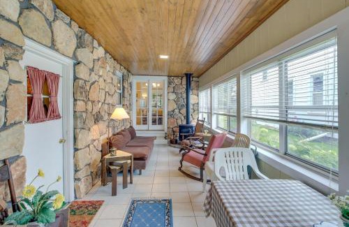 De Pere Casa | Historic Home with Sunroom - 5 Mi to Lambeau Field!