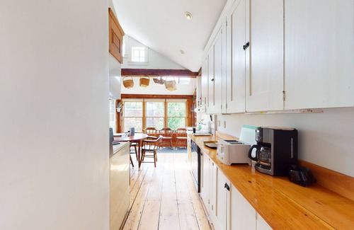 Paris Casa | Casa histórica con vistas al porche y montaña / valle, perros OK, ideal para bodas!