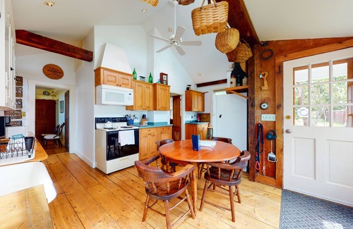 Paris Casa | Casa histórica con vistas al porche y montaña / valle, perros OK, ideal para bodas!