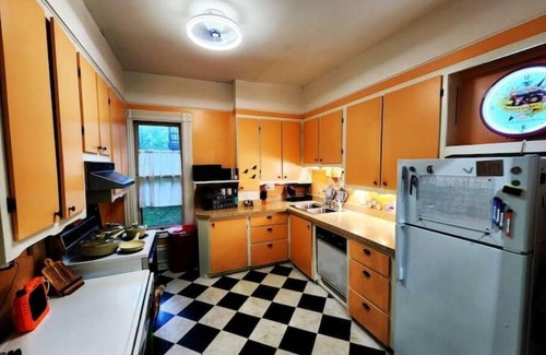 Oscoda Casa | Historic home within short walk to Ausable River and beach on Lake Huron