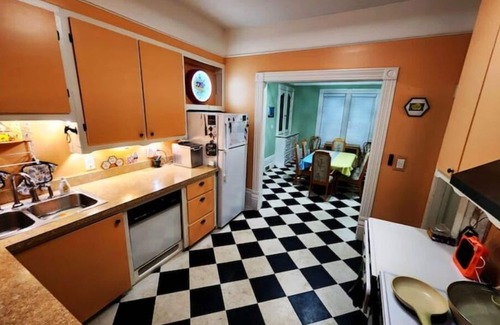 Oscoda Casa | Historic home within short walk to Ausable River and beach on Lake Huron