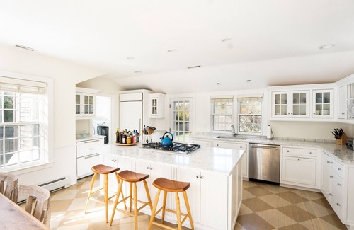 Nantucket Town Casa | Historic House on Cliff Road