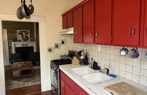 Athens Casa | Historic In-town Athens Cottage! Walkable to Downtown, UGA and Normaltown!