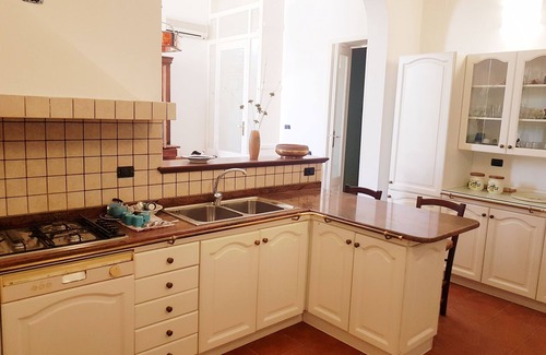 Carpignano Salentino Villa | Historic villa with frescoes and garden