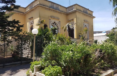 Carpignano Salentino Villa | Historic villa with frescoes and garden