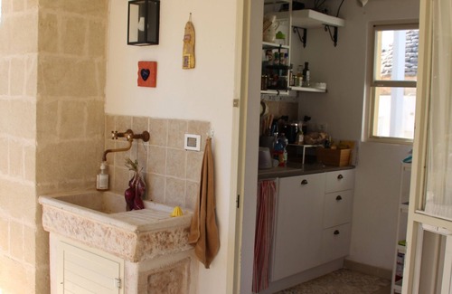 San Vito dei Normanni Villa | Trullo histórico en el campo pero cerca de las playas de arena.