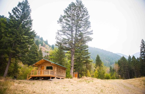 Pray Cabina | Historic Jim Bridger Cabin 3