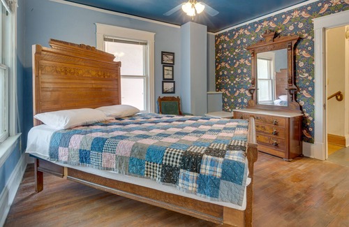 Northeast Kansas City Casa | Historic Kansas City Home, 1 Mi to Kessler Park!
