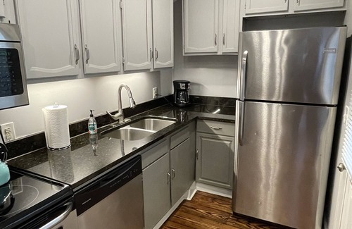 Historic District - North Cabaña | Historic King Bed Cottage, Pvt Parking, Pvt Patio, Flexible Cancellations