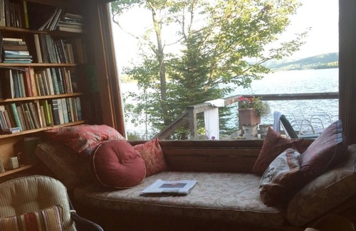 Rangeley Casa | Compuesto familiar histórico frente al lago, 6 cabañas, 17 habitaciones, capacidad para 32+; Único