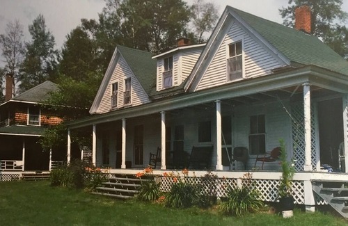 Rangeley Casa | Compuesto familiar histórico frente al lago, 6 cabañas, 17 habitaciones, capacidad para 32+; Único