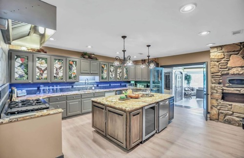 Bethpage Complejo | Historic Leon Russell estate: 13BR, 9BA, 24 BEDS