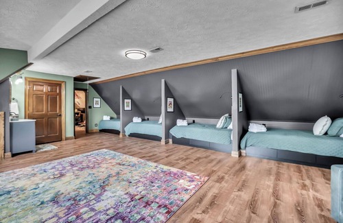 Bethpage Complejo | Historic Leon Russell estate: 13BR, 9BA, 24 BEDS