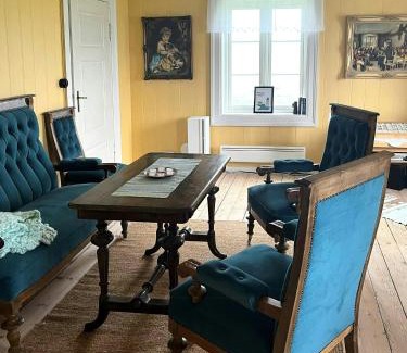 Godøy Casa | Historic Lighthouse Keeper's House At Høgstein