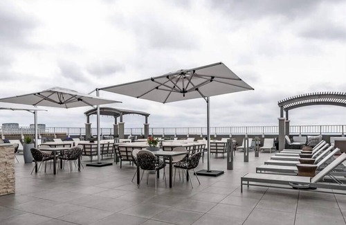 Rittenhouse Row Apartamento | Historic location | 1BR nr City Center | Deck & Grill