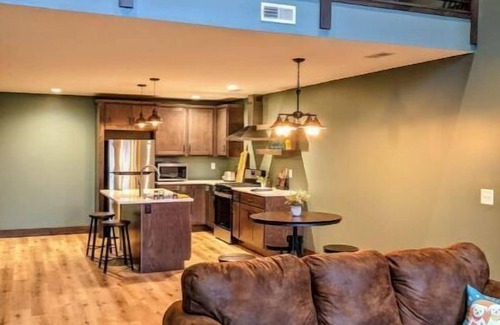 Utica Condominio | Historic Loft/Charlotte Suite/Starved Rock/Utica