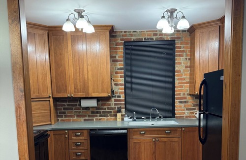 Mattoon Apartamento | Historic, loft house with rustic charm meets modern day comfort
